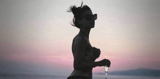 Giulia De Lellis a Mykonos le esce dopo lo champagne Giulia De Lellis Mykonos, Giulia De Lellis, gossip, gossip news, notizie gossip, gossipnews, Mykonos,