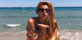 Adriana Volpe, in Sardegna scatta il gossip: il bikini si toglie!! Adriana Volpe,Gossip, News,Sardegna,Bikini,estate 2017,vacanze vip,