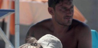 Totti e Ilary vacanza a Sabaudia tra tintarella, beach volley GFVIP e A.S. Roma Totti e Ilary, Ilary e Totti, Totti news, Totti e ilary Blasi, Totti Francesco, Francesco Totti, Totti, vacanza, sabaudia, gossip, news, GFVIP, A.S. Roma,
