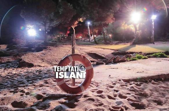 Temptation island, 2017, matrimonio, lenticchio, Francesco Chiofalo, Selvaggia Roma, sposi, nozze, gossip,
