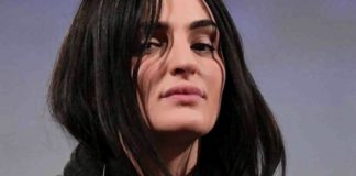 Il nuovo look di Arisa con i capelli lunghi: biondo scuro o mora? arisa, nuovo look, capelli lunghi, arisa capelli lunghi, look, extension capelli, look 2018, nuovo look 2018,