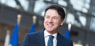 Giuseppe Conte, tutte pazze per il Premier: “Le Bimbe di Giuseppe Conte” giuseppe conte