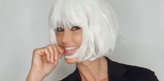 Samantha De Grenet si rifà il look in quarantena: capelli biondo platino samantha de grenet nuovo look
