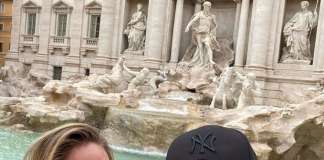 Totti e Ilary Blasi turisti per un giorno a Roma visitano Fontana di Trevi
