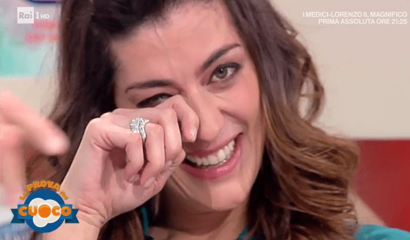 Elisa Isoardi commossa scoppia in lacrime a La Prova del Cuoco