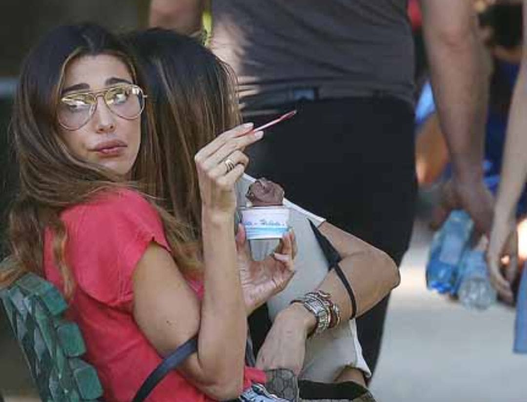 Gossip, Belen Rodriguez torna single e toglie fede nuziale