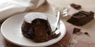 «Tortino al cioccolato» morbido e cremoso dentro, tenero fuori: ricetta veloce Tortino al cioccolato, ricetta veloce,