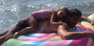 Totti e Isabel: padre e figlia si godono gli ultimi bagni