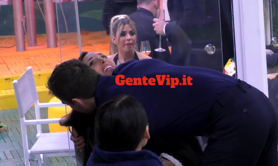 Gf VIP: a Natale arriva la mazzata tra capo e collo di Giaele ad Antonino Gf VIP: a Natale arriva la mazzata tra capo e collo di Giaele ad Antonino