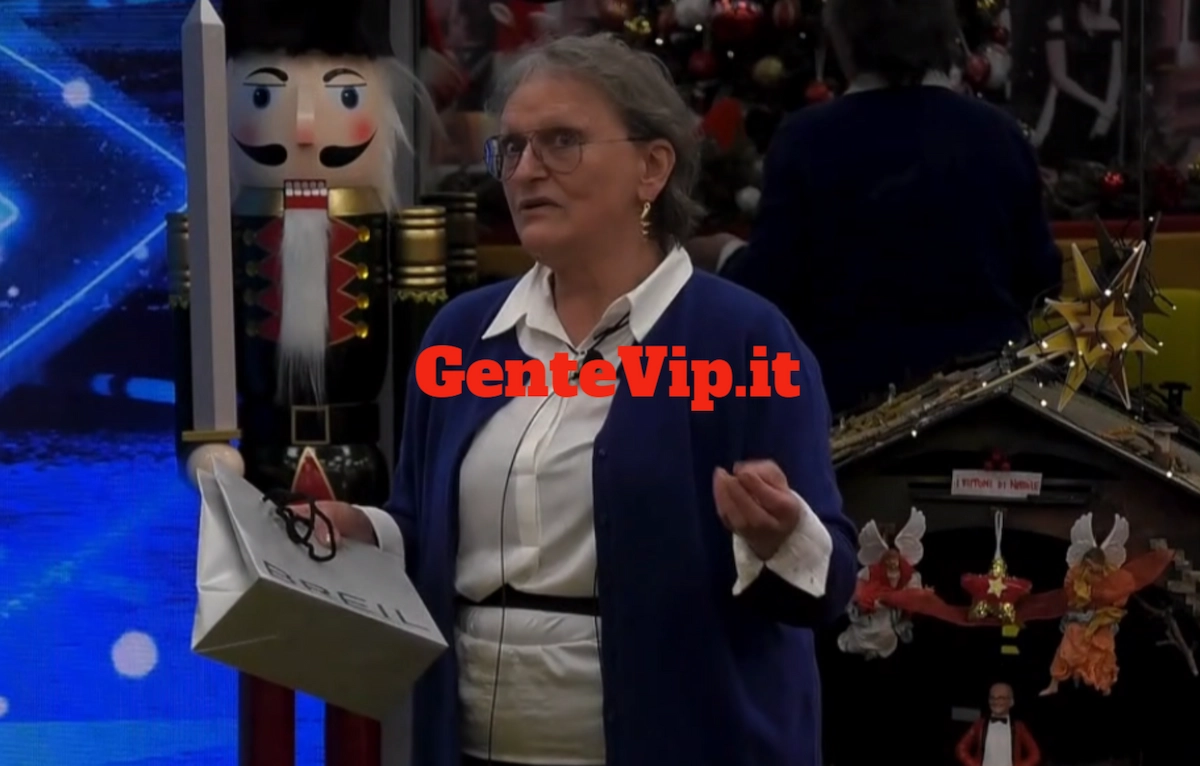 ‘Gf VIP’, tata Carla è uscita dalla casa commossa: ‘Vi voglio bene’