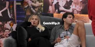 Gf Vip: Maestrelli affonda Fiordelisi nel divano: “Sei una lecchina…” Gf Vip: Maestrelli affonda Fiordelsi nel divano: “Sei una lecchina...”